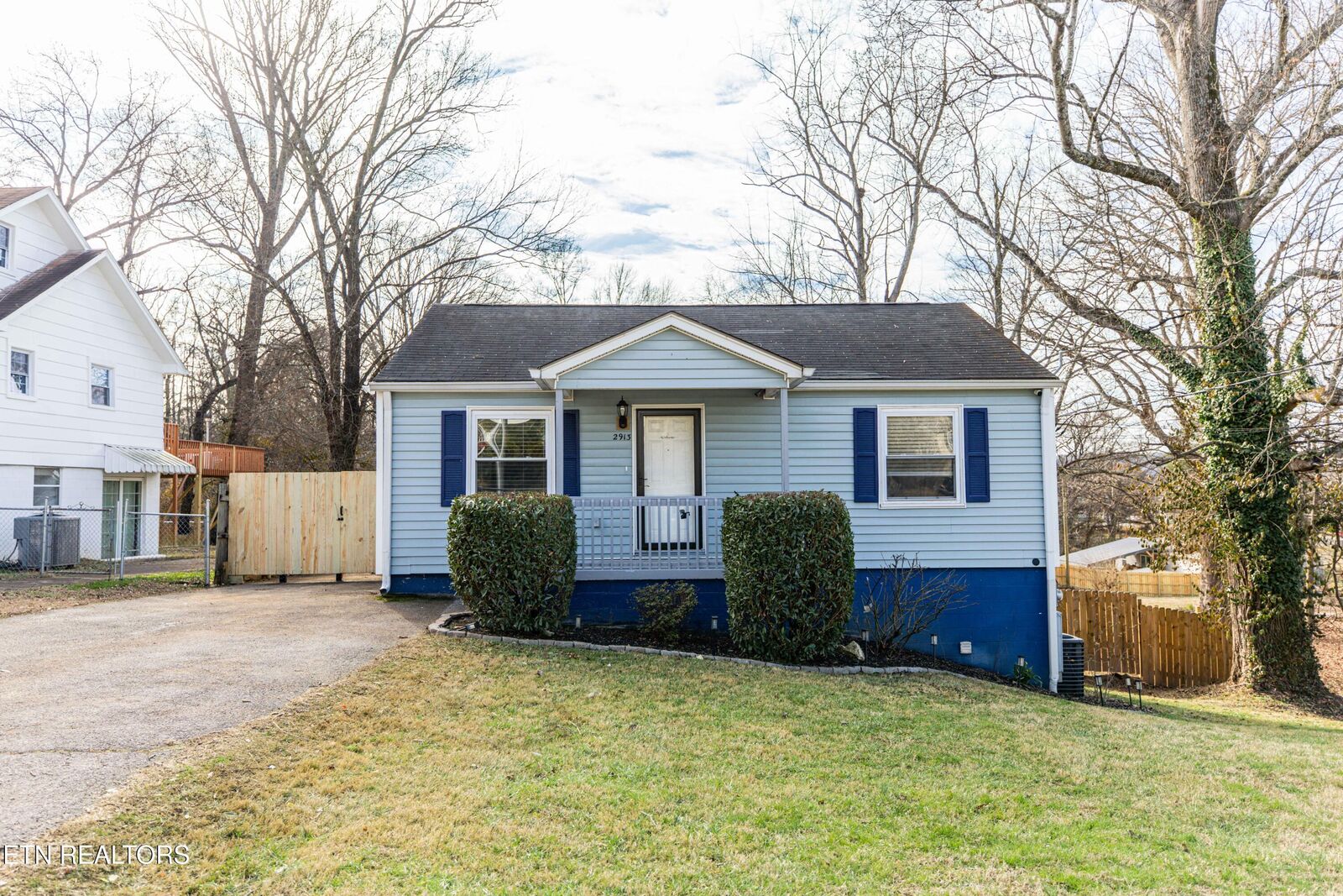 Property Photo: 2913 NE Woodmont Rd TN 37917