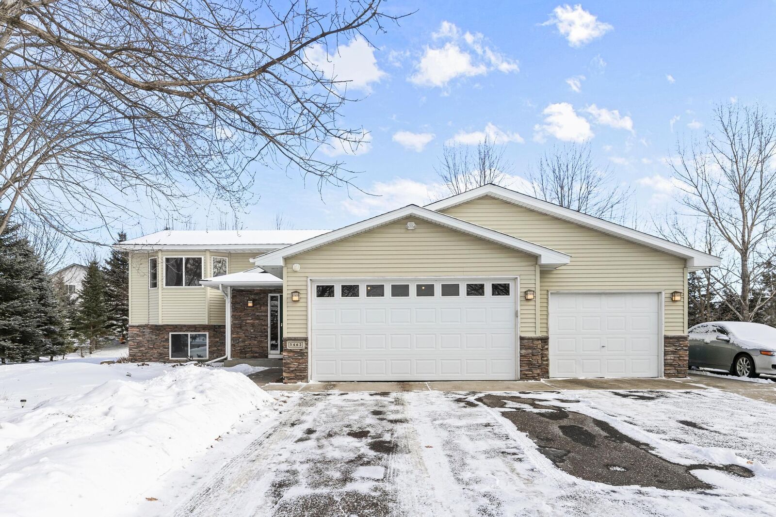 Property Photo:  5462 Kalenda Drive NE  MN 55301 