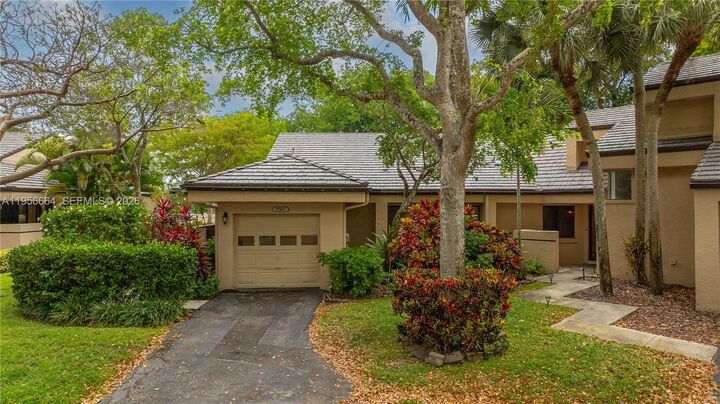 Property Photo:  9360 S Chelsea Dr S  FL 33324 