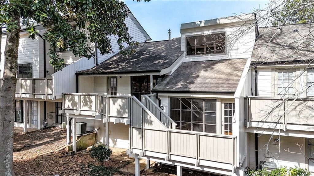 Property Photo: 4962 N Ellipse GA 30068