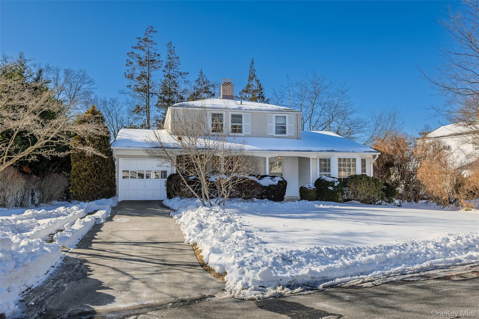 Property Photo:  79 Appletree Lane  NY 11577 
