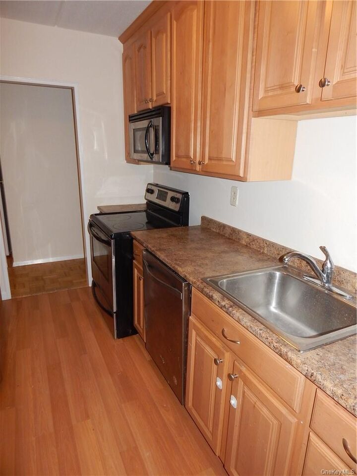 Property Photo:  414 Benedict Avenue 1D  NY 10591 