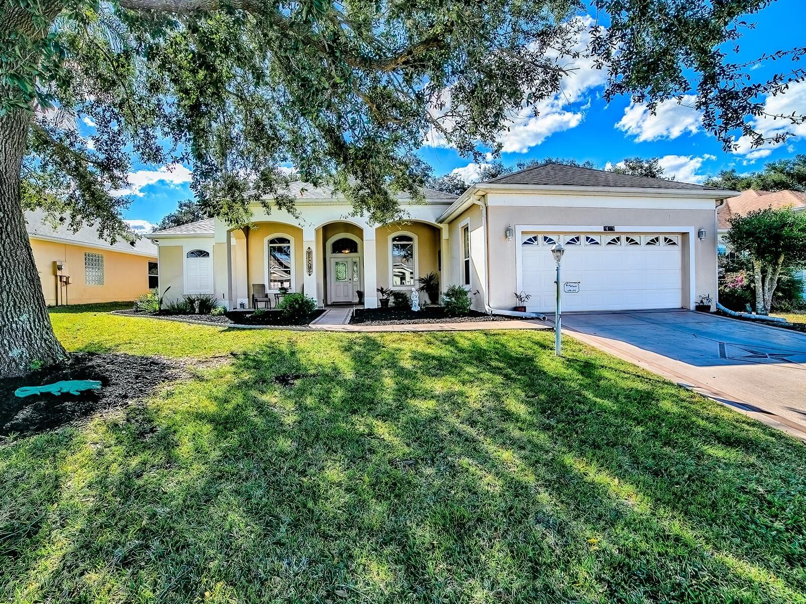 Property Photo:  24239 Belle Mede Drive  FL 34748 