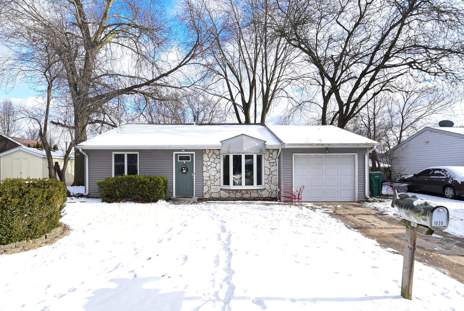 Property Photo: 1030 Surrey Court IL 60431