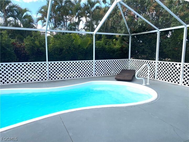 Property Photo:  2522 SW 9th Place  FL 33914 