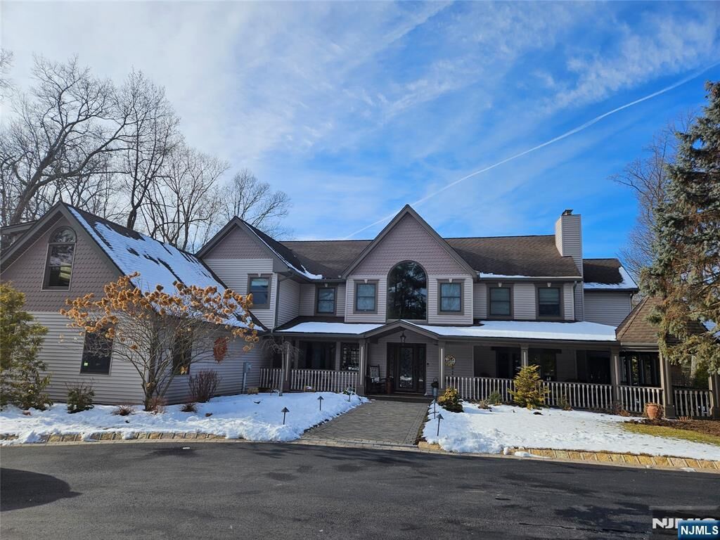 Property Photo:  285 Chestnut Ridge Road  NJ 07677 