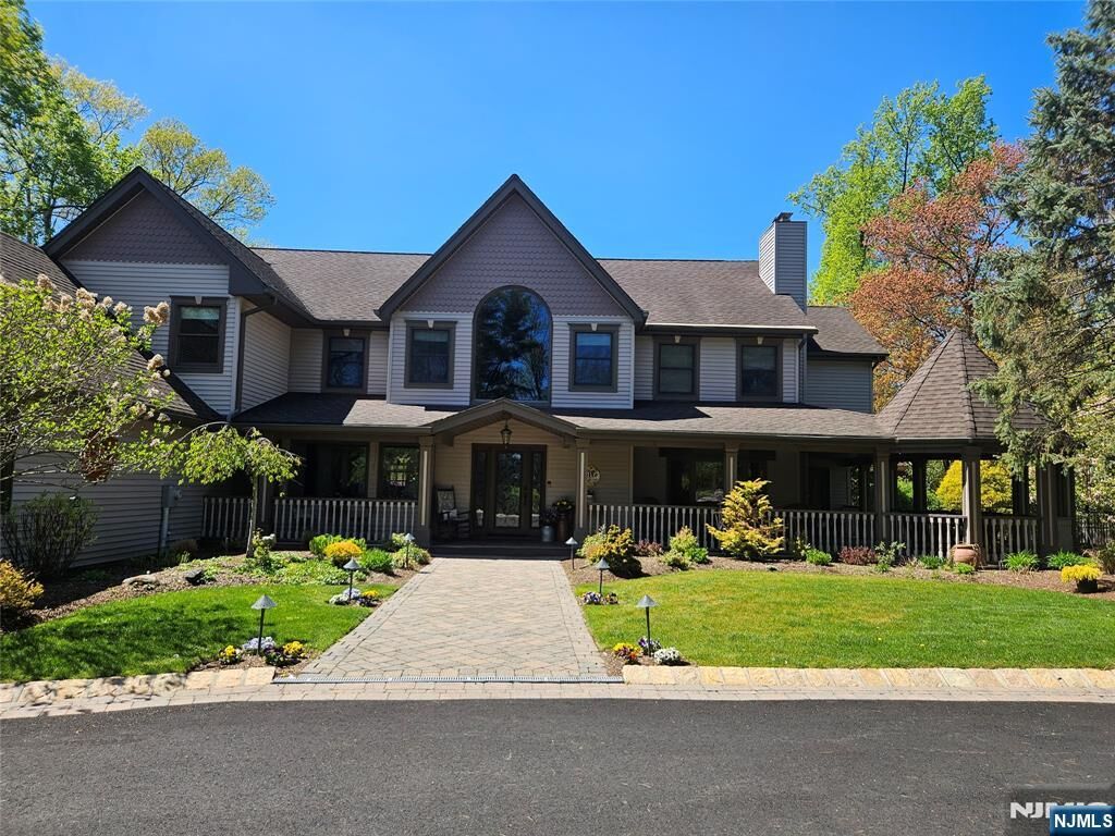 Property Photo:  285 Chestnut Ridge Road  NJ 07677 