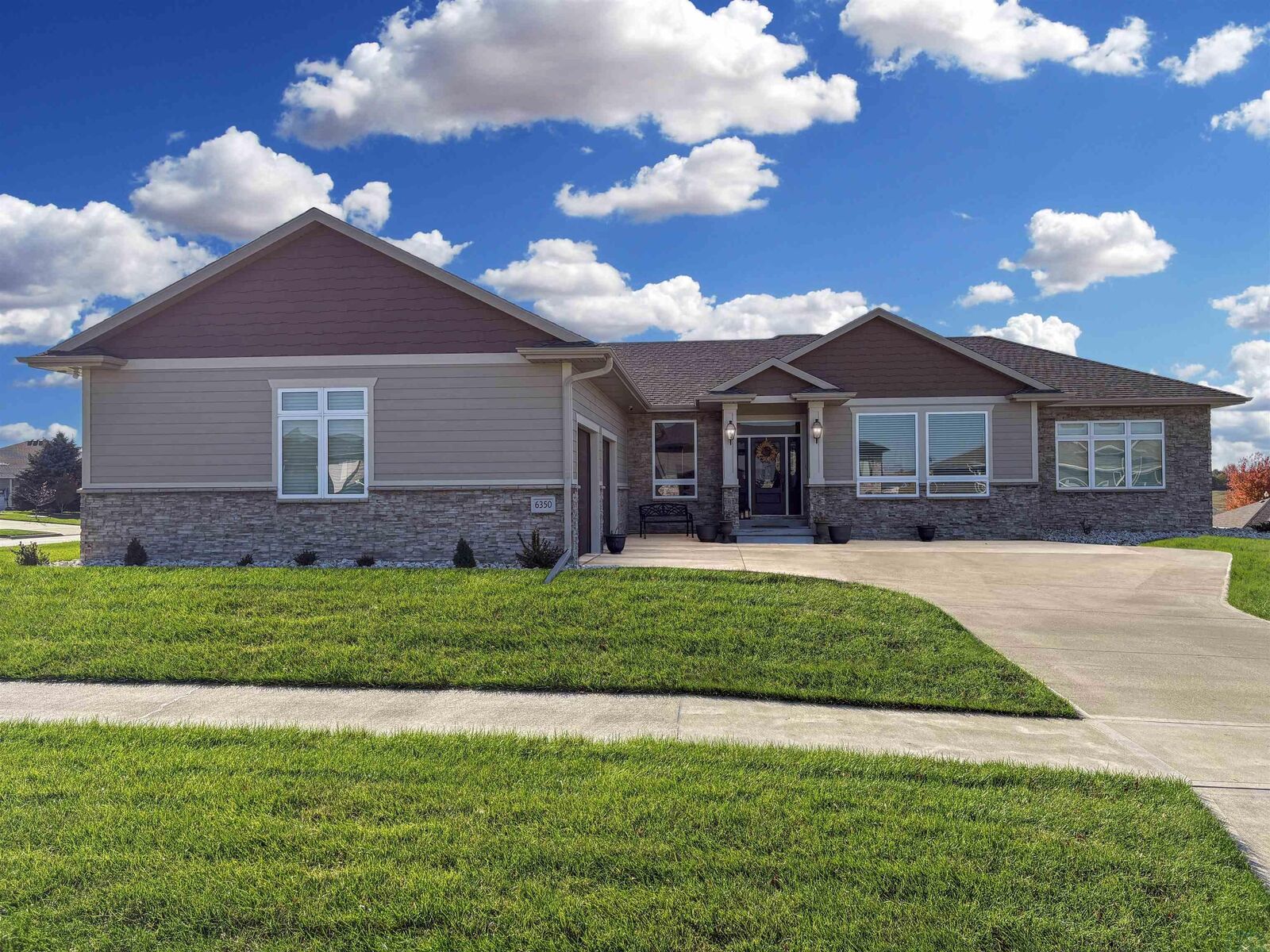 Property Photo:  6350 Tiger Dr  IA 51106 