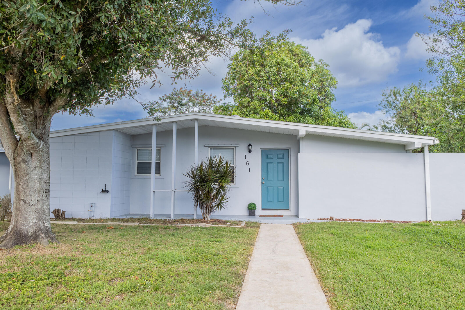 Property Photo:  161 SE Bonita Court  FL 34983 