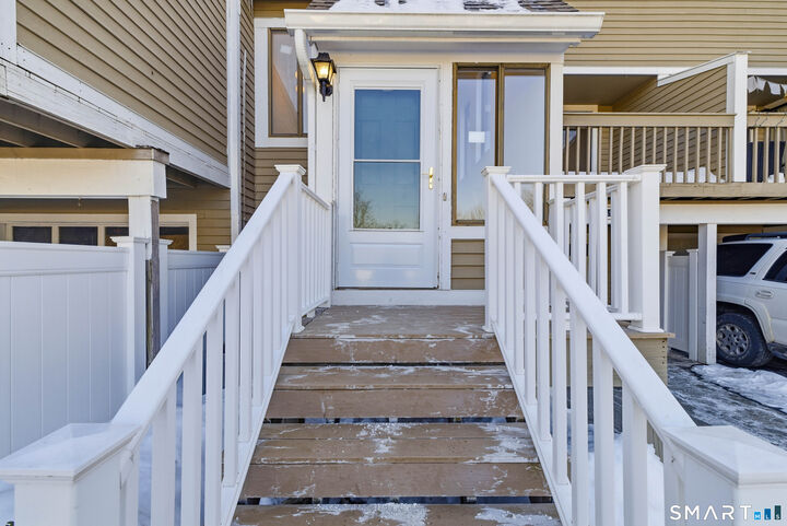 Property Photo:  449 Thoreau Street 449  CT 06405 