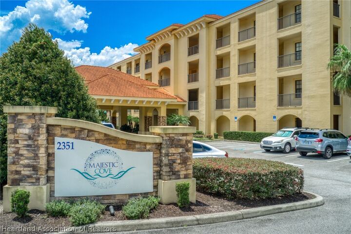 Property Photo:  2351 Lakeview Drive 103  FL 33870 