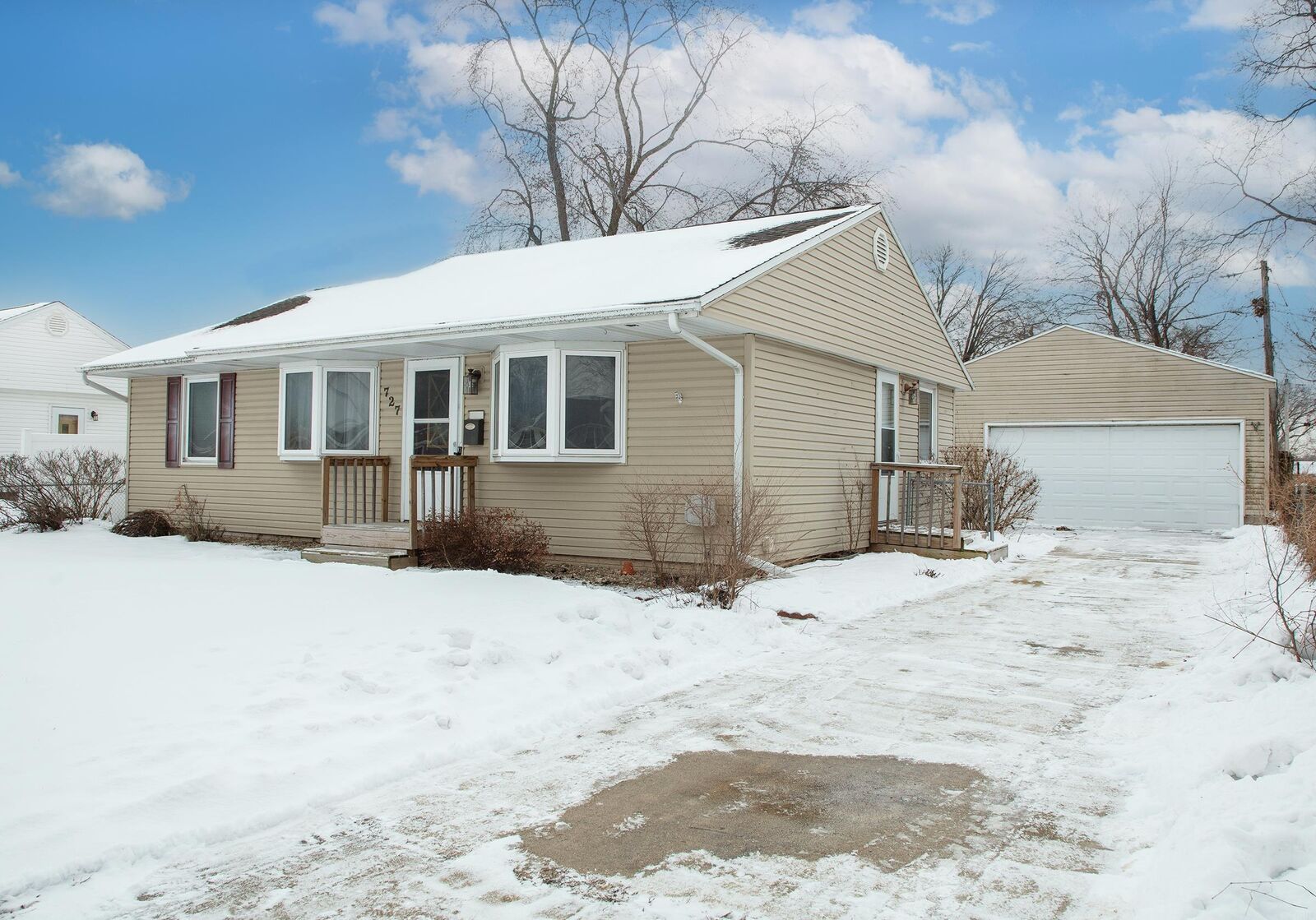 Property Photo:  727 Greenbrier Rd  IA 50703 