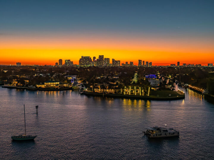 Property Photo: 209 N Birch Road 1002 FL 33304