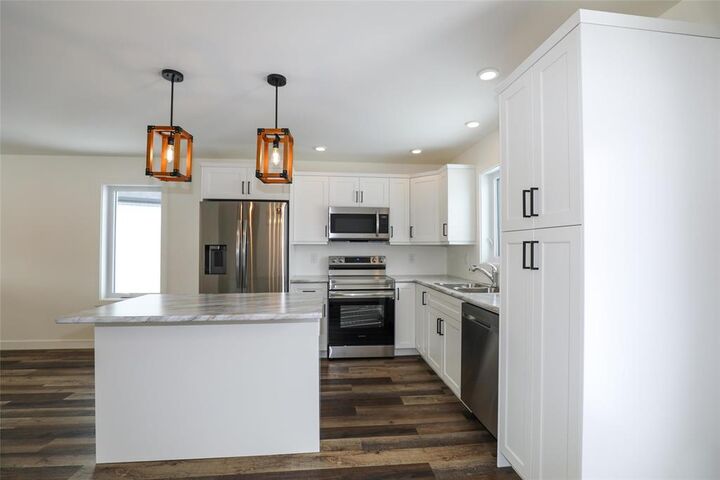 Property Photo:  1 Reed Cove  MB R5G 0L5 