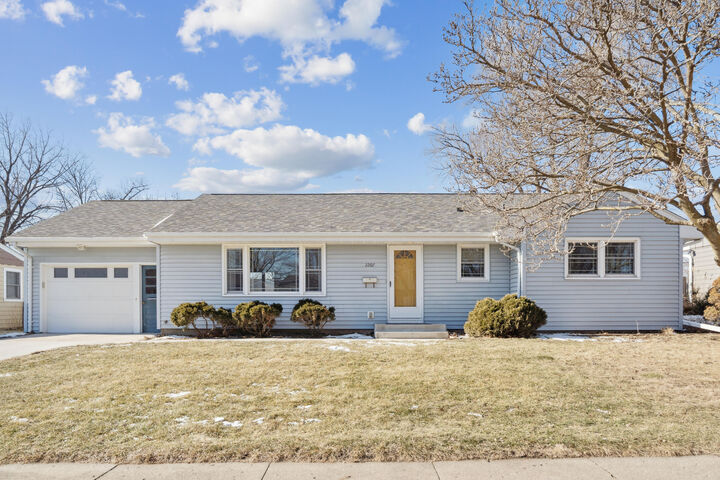 Property Photo:  2207 Jensen Ave  IA 50010 