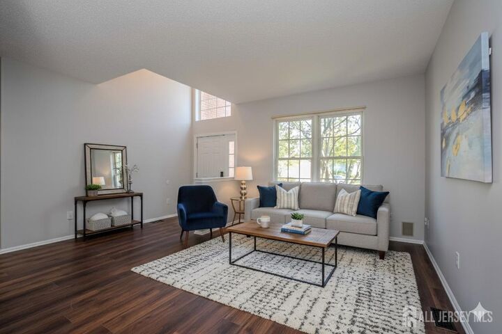 Property Photo:  5 Fairmount Court  NJ 08831 