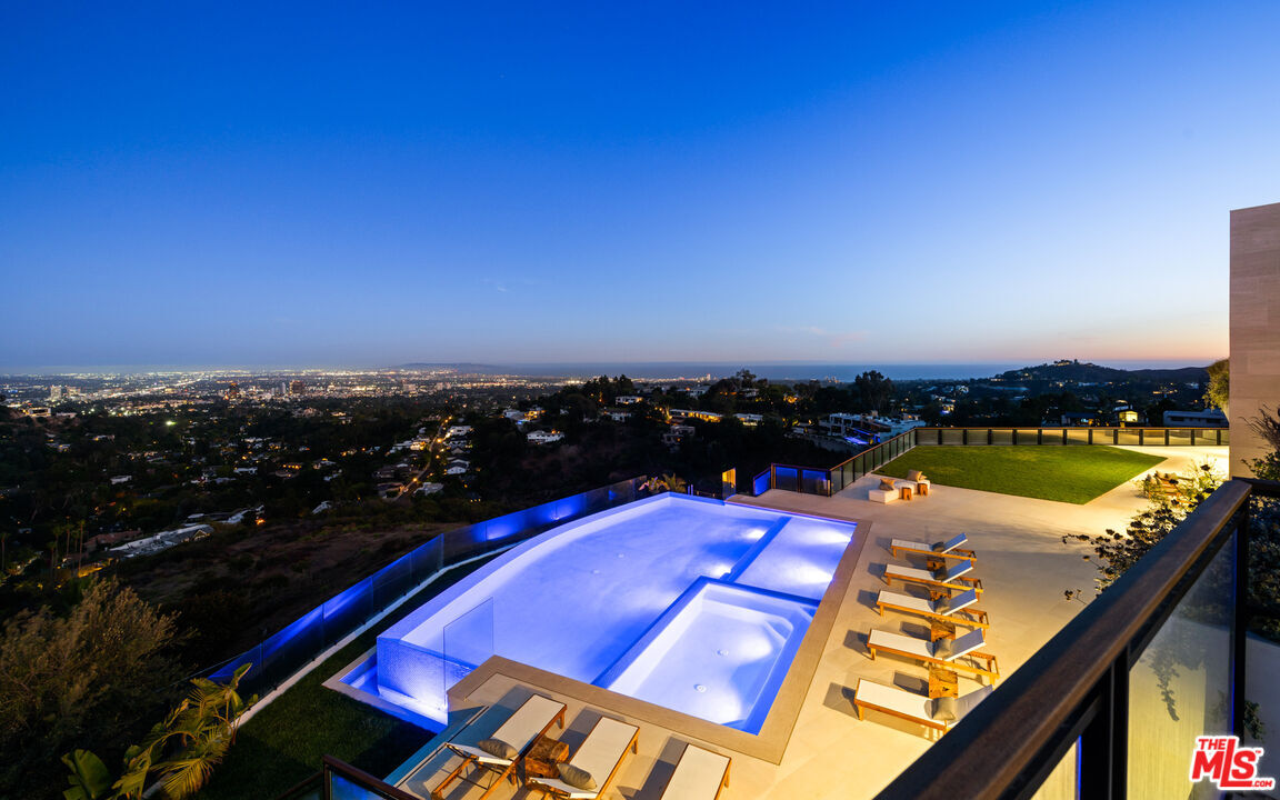 Property Photo: 1204 Chickory Ln CA 90049