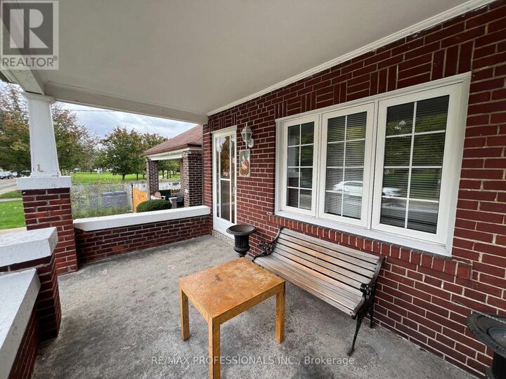 Property Photo:  33 Chandos Avenue  ON M6H 2E6 