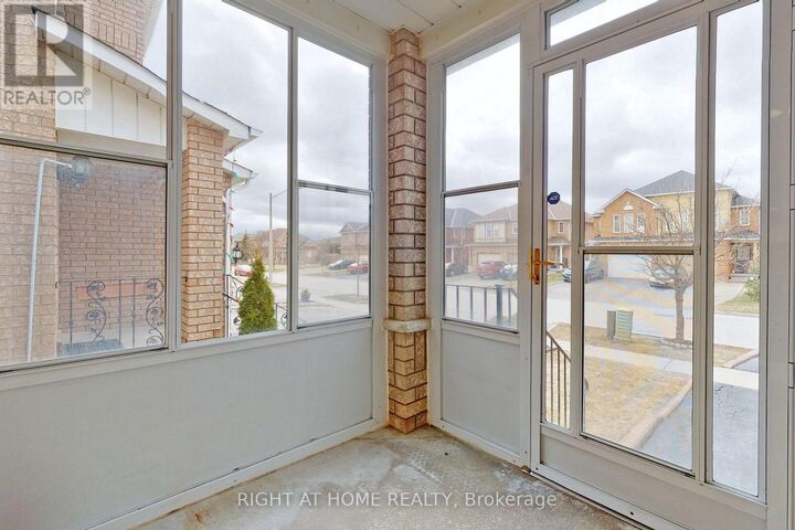 Property Photo:  1046 Windbrook Grove  ON L5V 2N7 