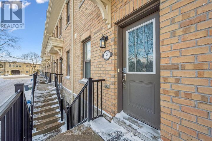 Property Photo:  803 Gordon Street 9  ON N1G 1Y8 