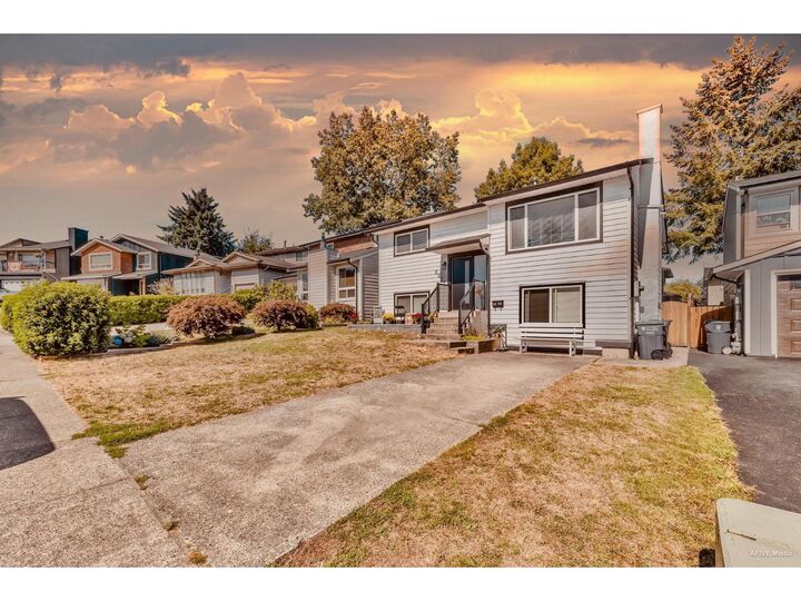 Property Photo:  2521 Wilding Crescent  BC V2Y 1C8 