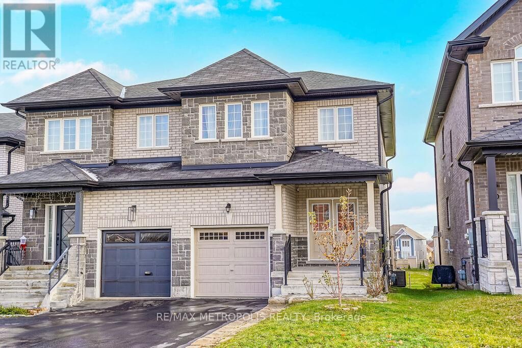 Property Photo:  22 Haskins Crescent  ON L4P 0H4 