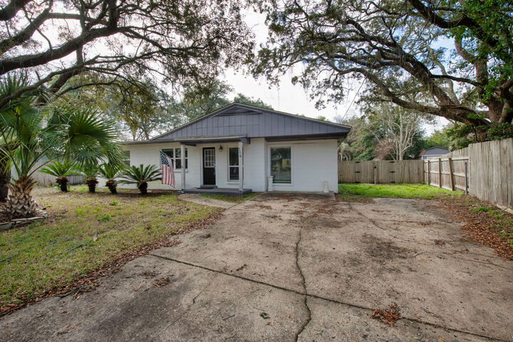 Property Photo: 116 Merle Circle FL 32547