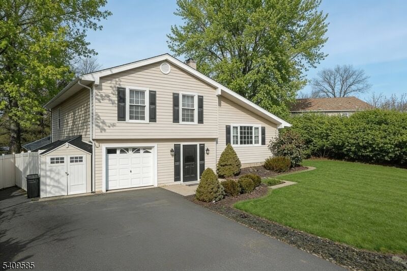 Property Photo:  5 Shelley Ct  NJ 07871 