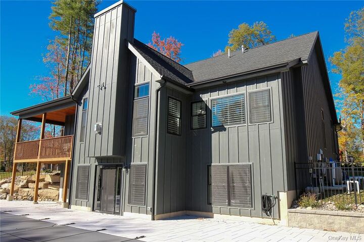 Property Photo:  41 Fern Wood Way  NY 12549 