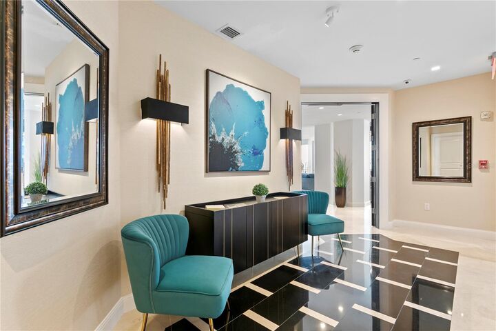 Property Photo:  450 Knights Run Avenue 1801  FL 33602 