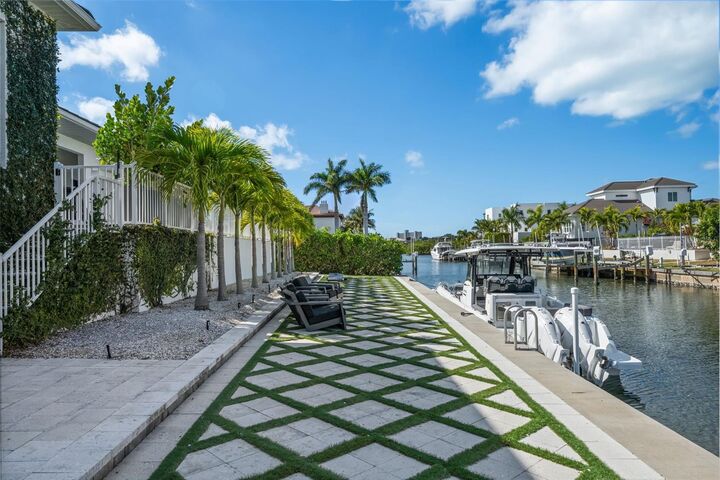 Property Photo:  1643 Stanford Lane  FL 34231 