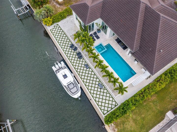 Property Photo:  1643 Stanford Lane  FL 34231 