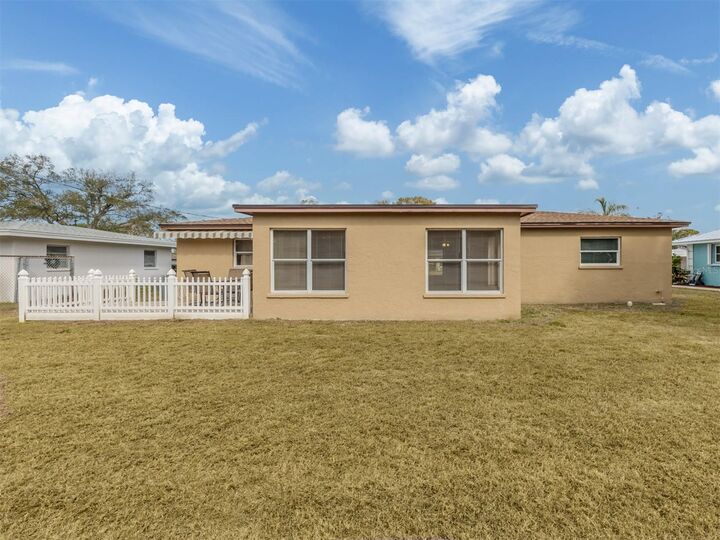 Property Photo:  1215 Mango Avenue  FL 34285 
