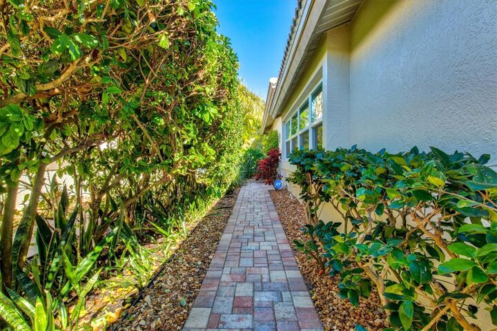 Property Photo: 4706 Dundee Drive FL 34210