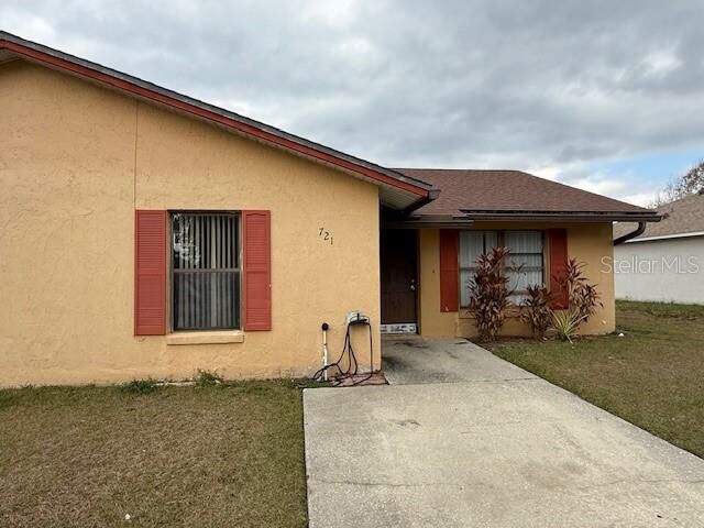Property Photo:  721 Lucaya Drive  FL 34758 