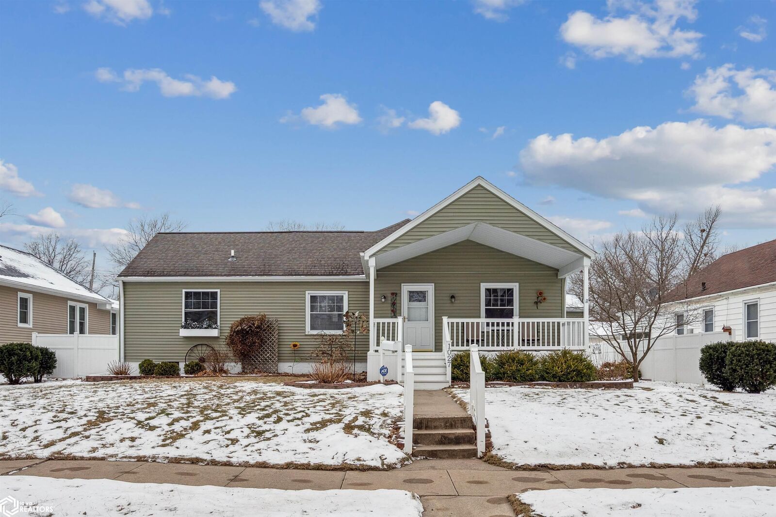 Property Photo:  1027 S Plane Street  IA 52601 