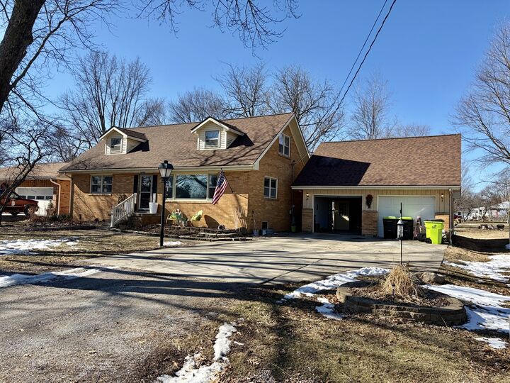 Property Photo:  210 S East Street  IL 62550 