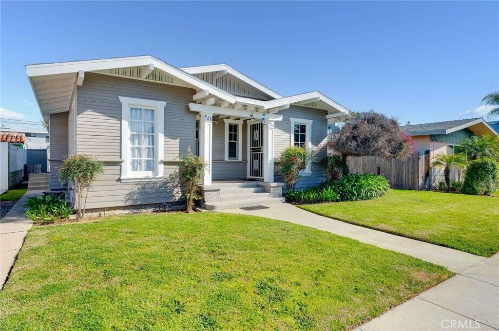 Property Photo:  926 928 Newport  CA 90804 