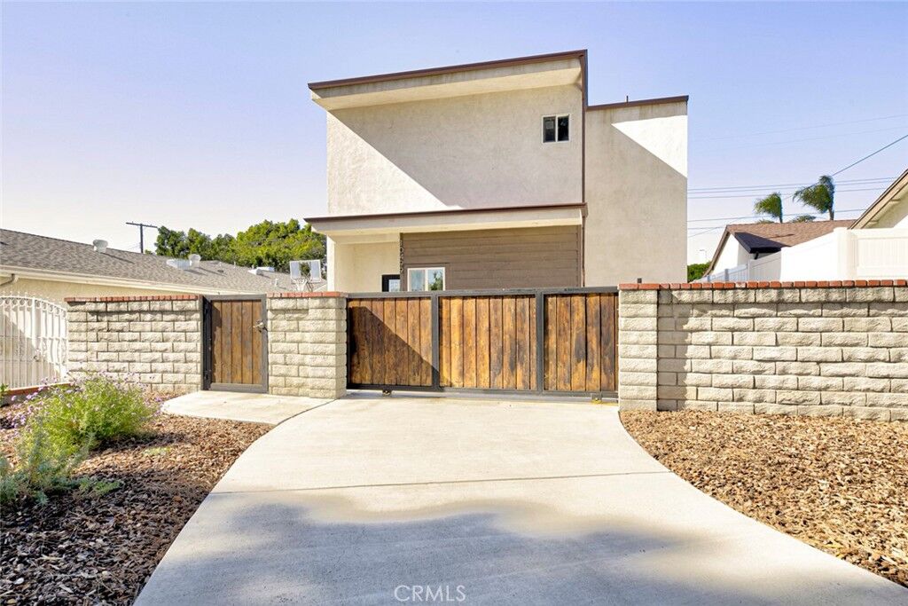 Property Photo:  10499 Yolanda  CA 91326 