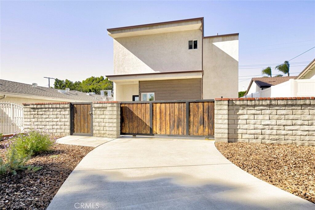 Property Photo: 10499 Yolanda CA 91326