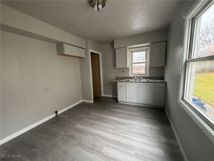 Property Photo: 4180 E 148th Street OH 44128