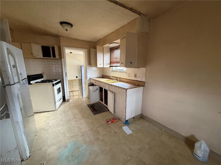 Property Photo:  4549 Lee Road  OH 44128 