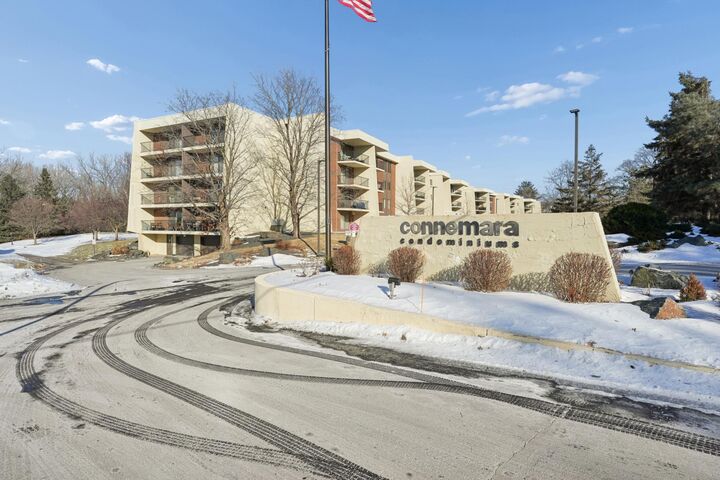 Property Photo:  2445 Londin Lane E 212  MN 55119 