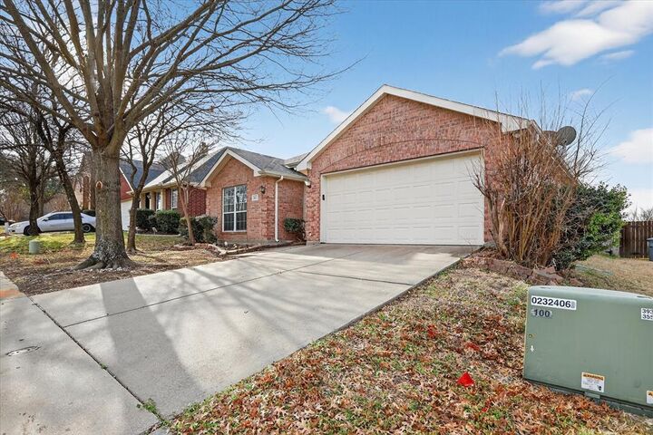 Property Photo: 8417 Romanway Drive TX 75249