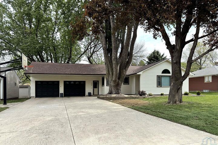 Property Photo:  205 Pine Street  IA 51238 