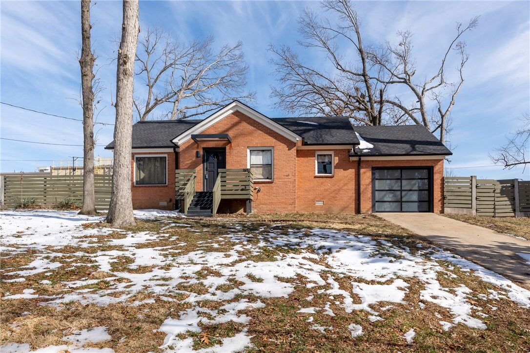 Property Photo:  310 NW J Street  AR 72712 