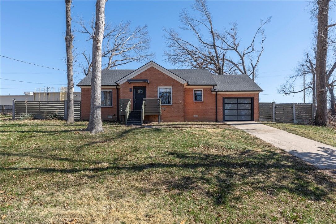 Property Photo:  310 NW J Street  AR 72712 