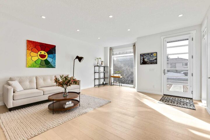 Property Photo:  2728 Cochrane Road NW  AB T2M 4H9 