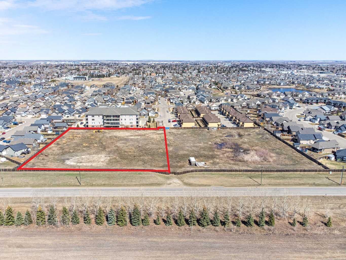 Property Photo: 1308 53 Avenue AB T9V 2K8
