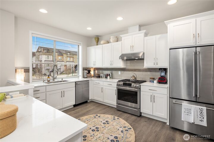 Property Photo:  1027  6th Walk  NE  WA 98029 